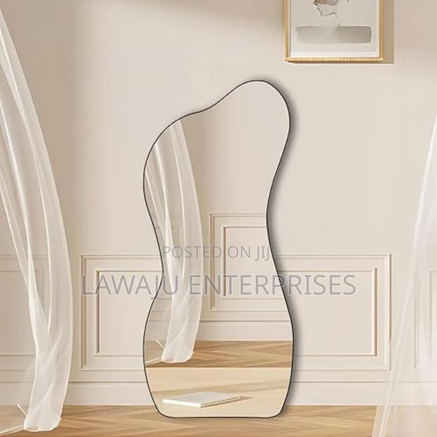 Unbreakable Mirror - main view