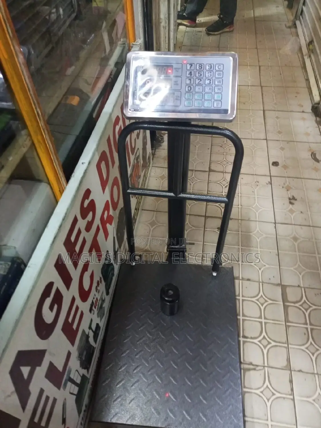 Highly Recommend 300kg Weighing Scale With Guard Small Base