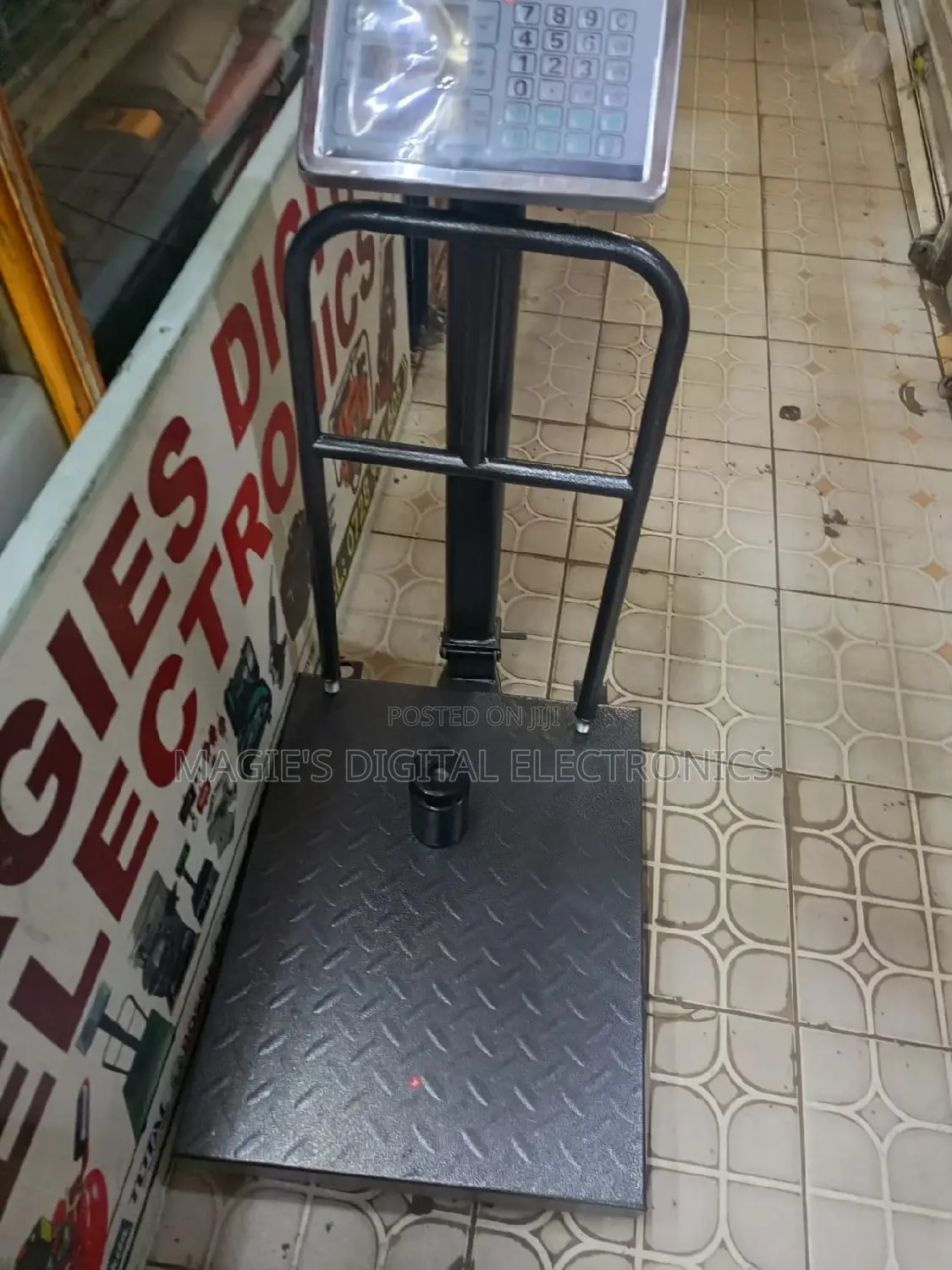Most Appropriate 300kg Weighing Scale With Guard Small Base