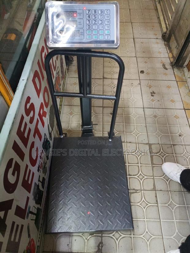 Highly Noted 300kg Weighing Scale With Guard Small Base