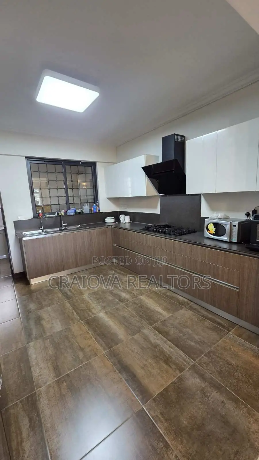 3bdrm Apartment in Parklands/Highridge for sale