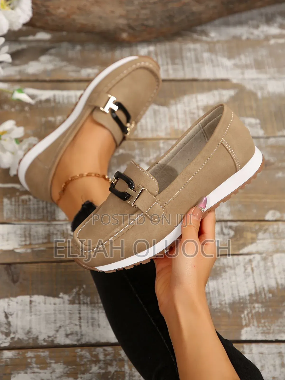 Fashionable Ladies Chain Loafers