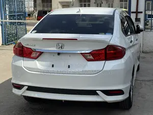 Honda Grace 2019 White