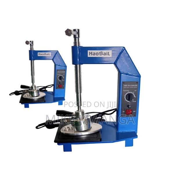 Industrial-Grade Tyre Vulcanizing Machine - main view