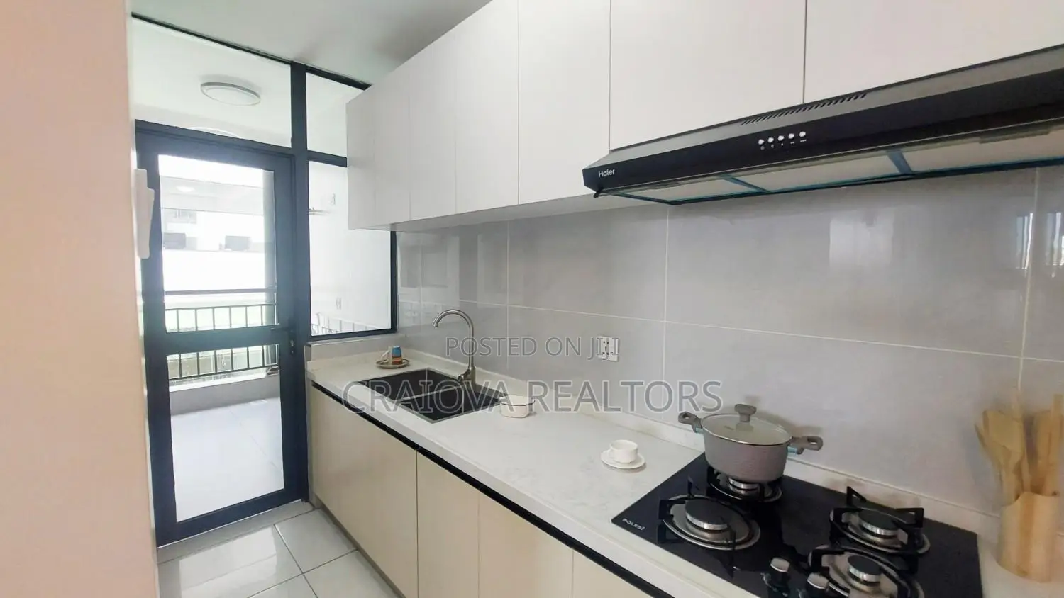 3bdrm Apartment in Gateway Mall Area for sale