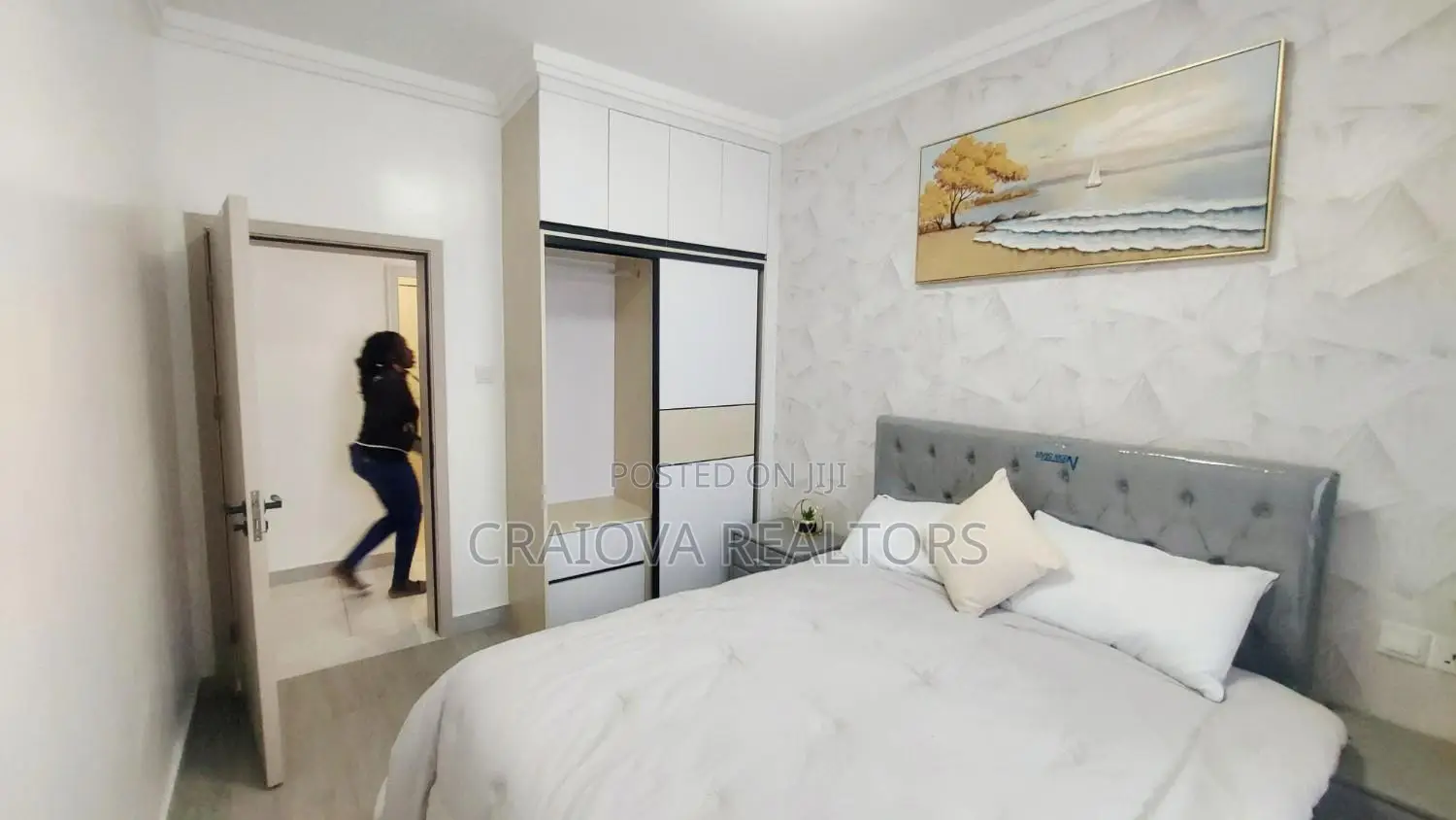 3bdrm Apartment in Gateway Mall Area for sale