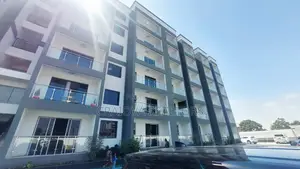 3bdrm Apartment in Gateway Mall Area for sale