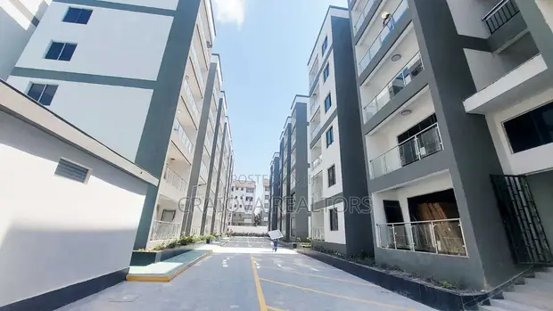 3bdrm Apartment in Gateway Mall Area for sale