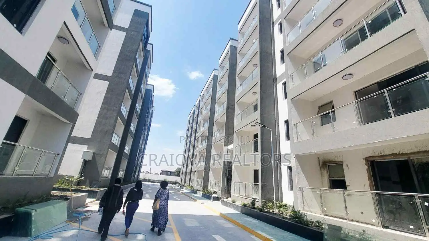 3bdrm Apartment in Gateway Mall Area for sale