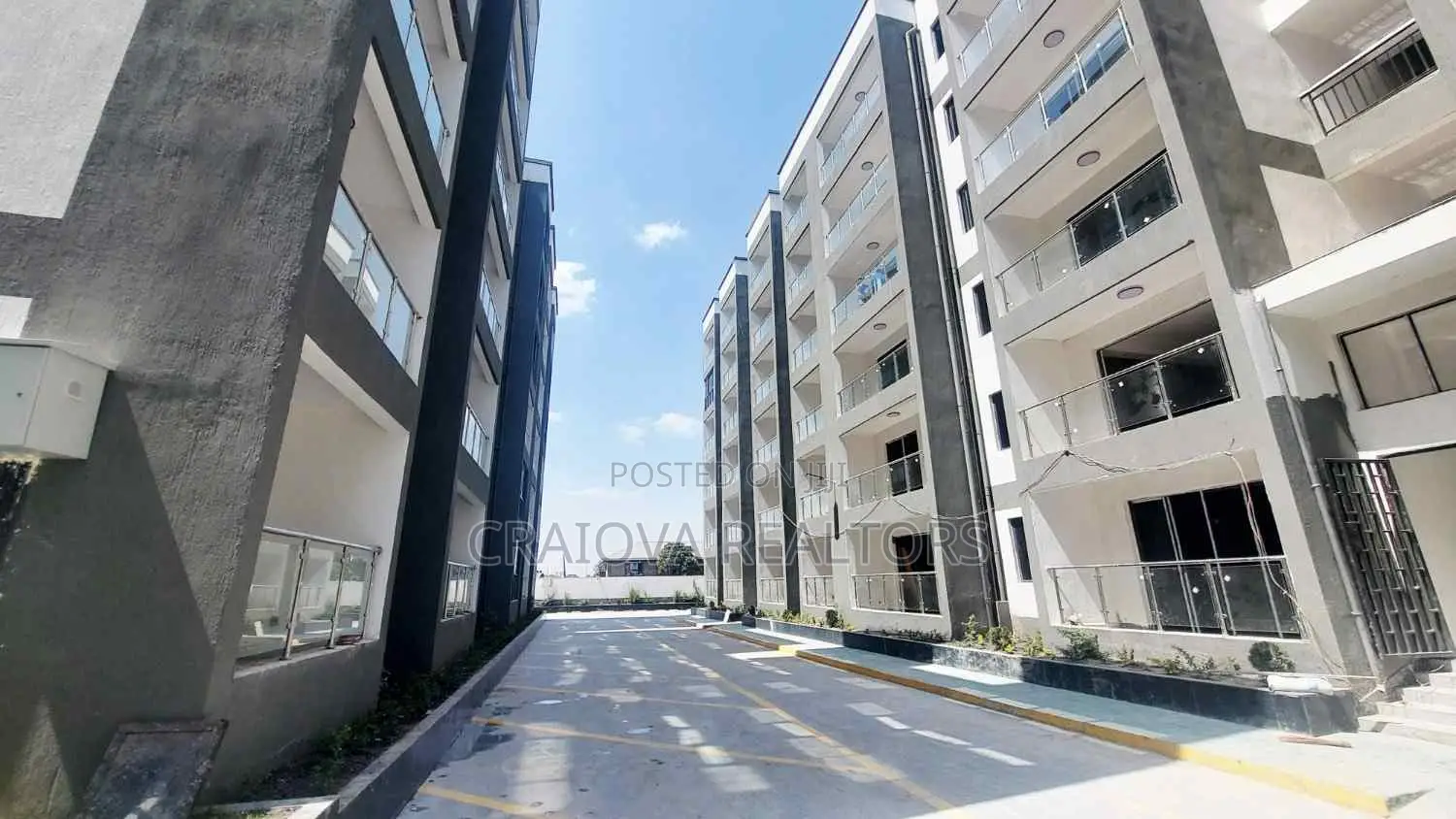 3bdrm Apartment in Gateway Mall Area for sale