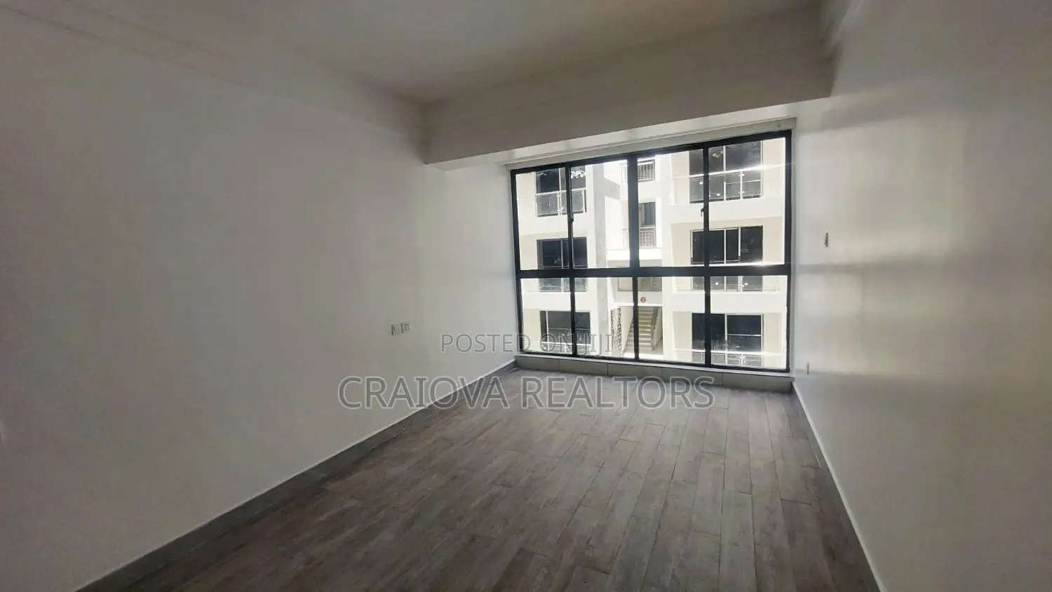 3bdrm Apartment in Gateway Mall Area for sale