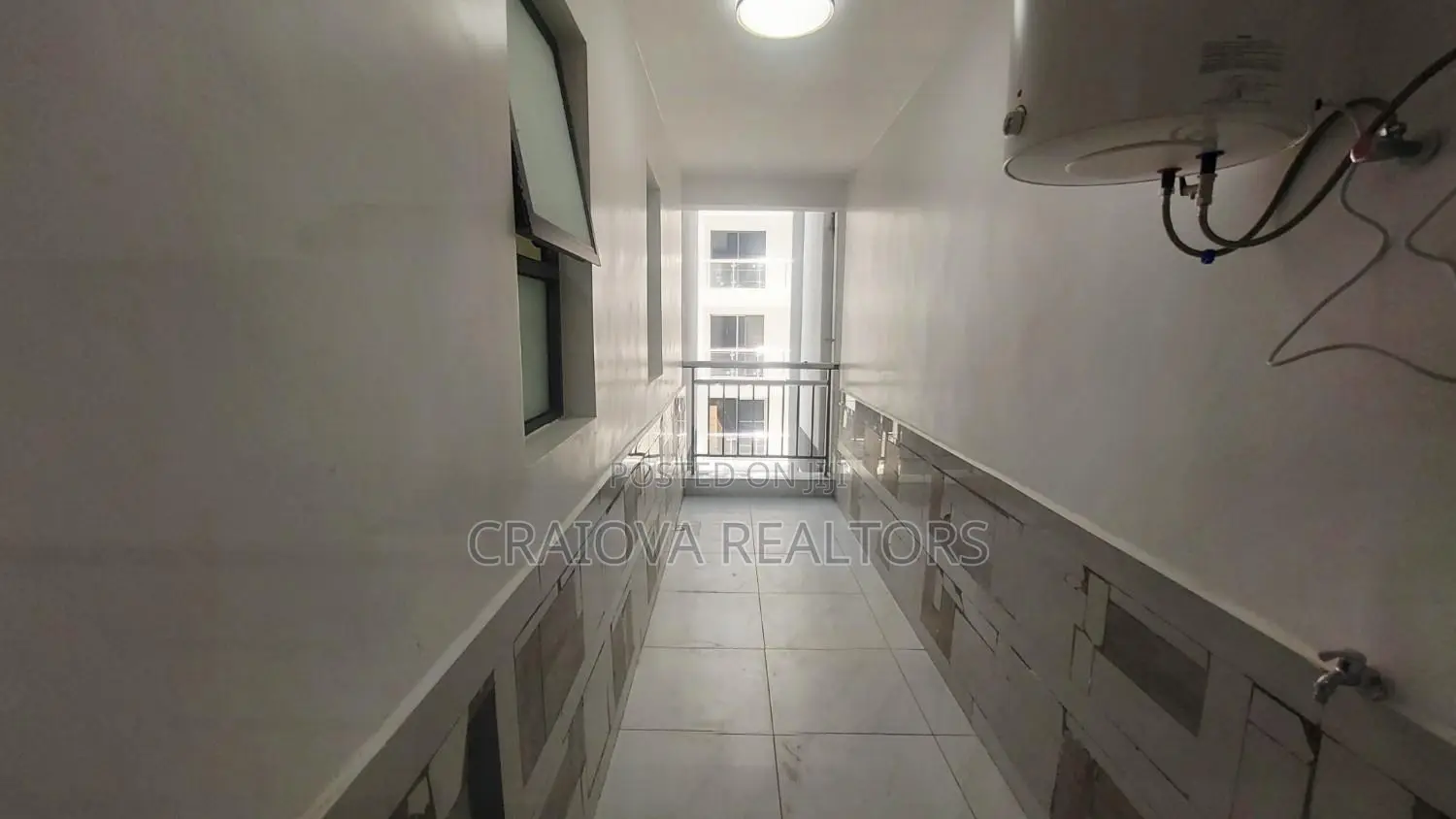 3bdrm Apartment in Gateway Mall Area for sale