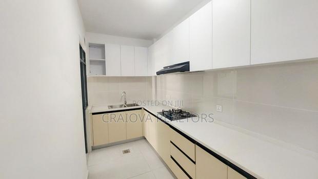 3bdrm Apartment in Gateway Mall Area for sale - thumbnail 7