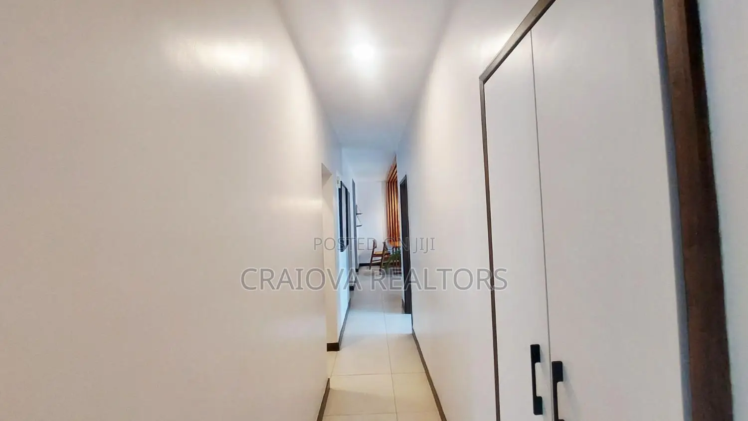 3bdrm Apartment in Gateway Mall Area for sale