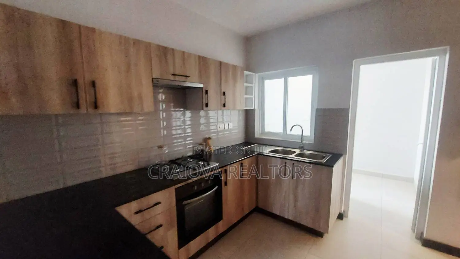 3bdrm Apartment in Gateway Mall Area for sale