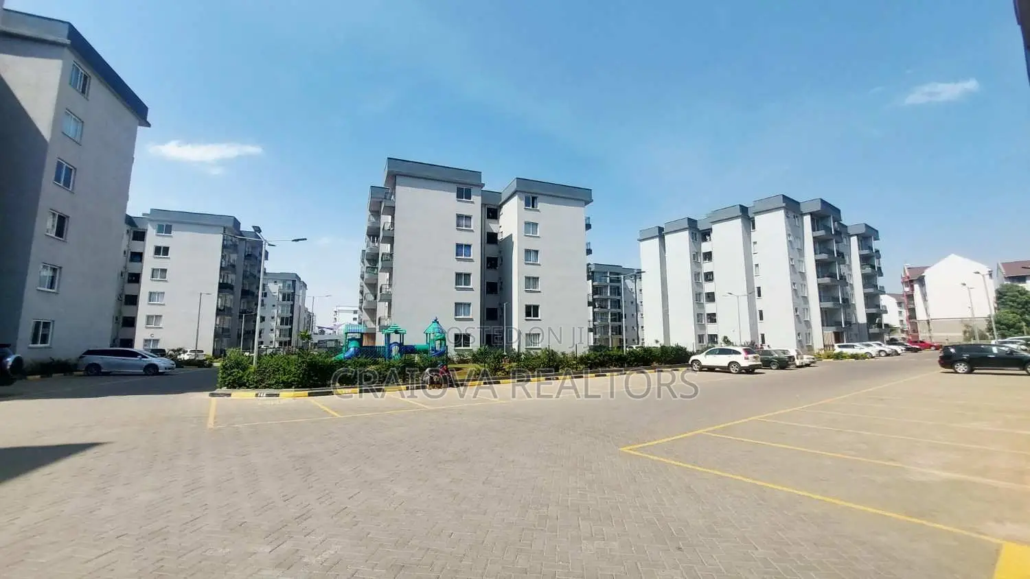 3bdrm Apartment in Gateway Mall Area for sale