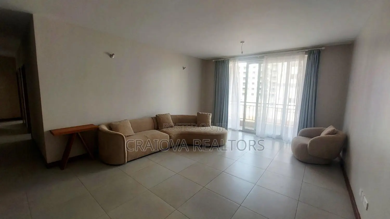 3bdrm Apartment in Gateway Mall Area for sale