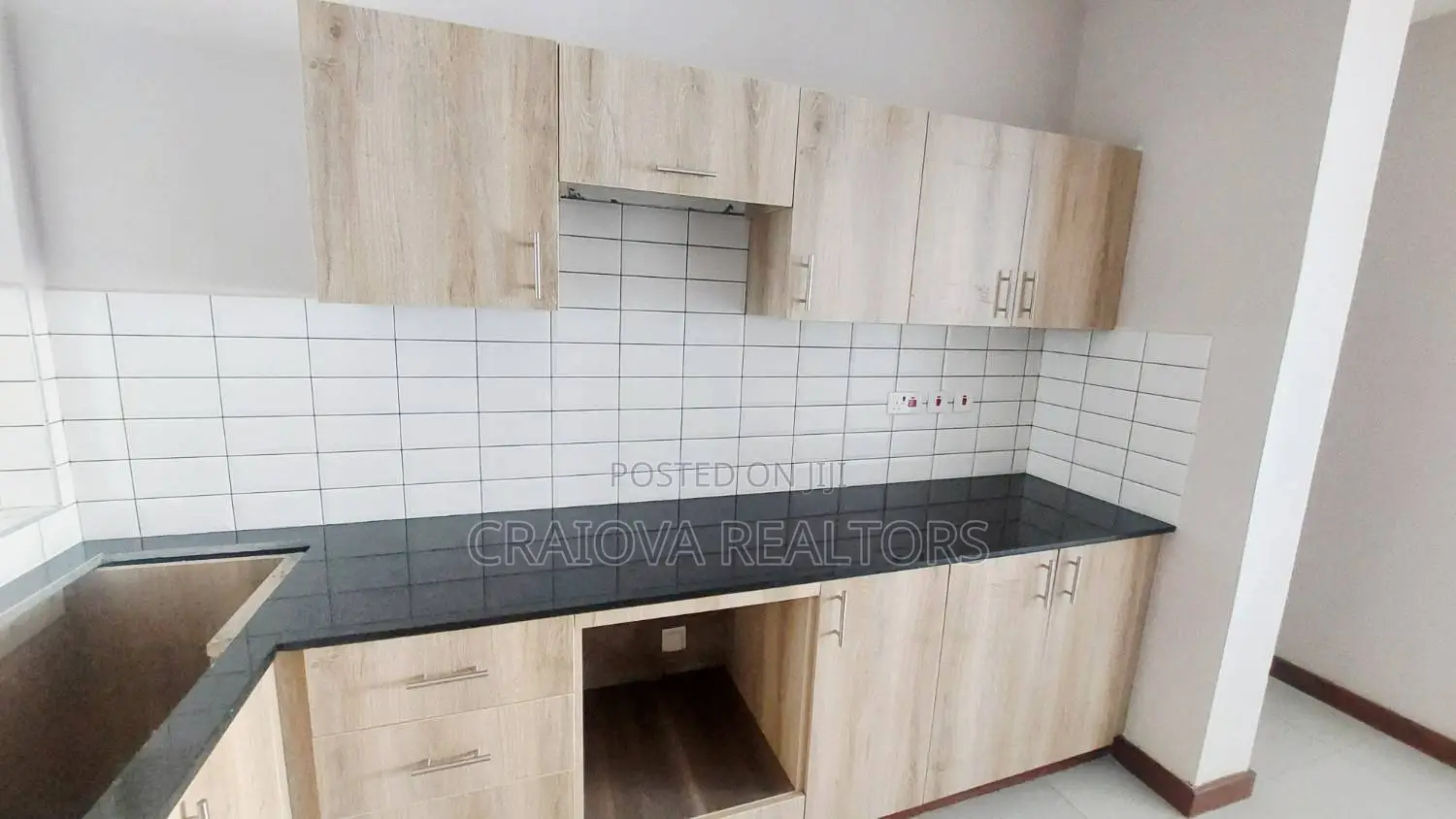 3bdrm Apartment in Gateway Mall Area for sale