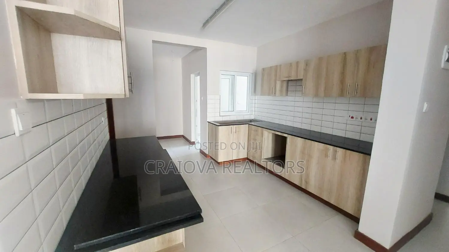 3bdrm Apartment in Gateway Mall Area for sale