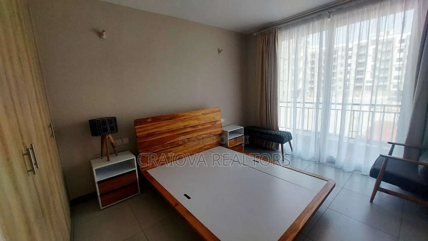 3bdrm Apartment in Gateway Mall Area for sale