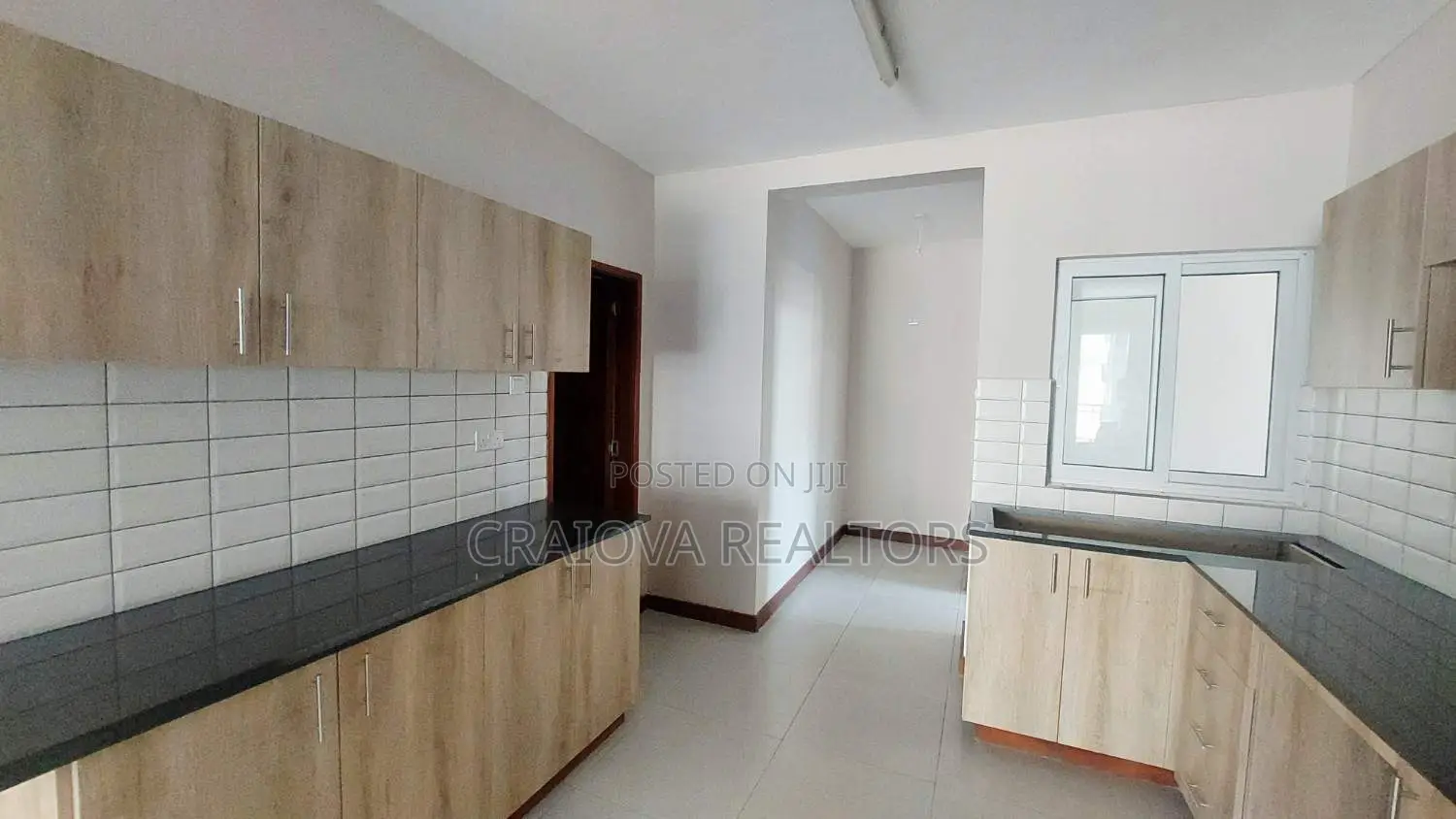 3bdrm Apartment in Gateway Mall Area for sale