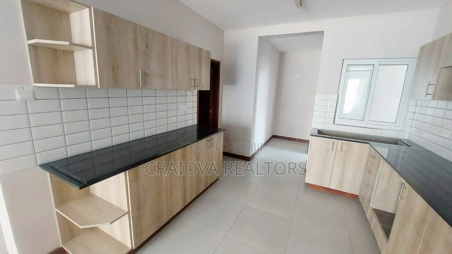 3bdrm Apartment in Gateway Mall Area for sale