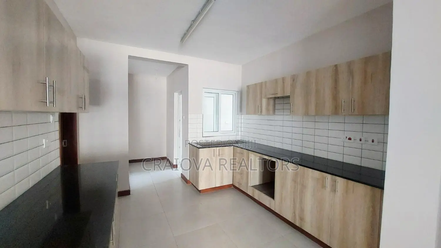 3bdrm Apartment in Gateway Mall Area for sale