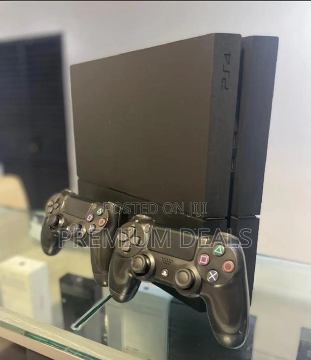 Sony Chipped Playstation4 With Controllers