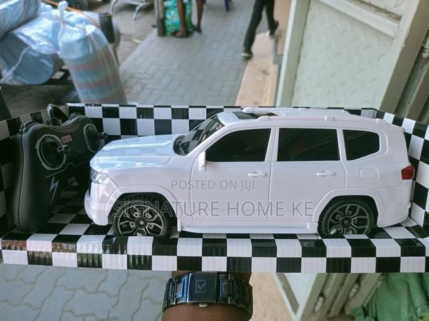Landcruiser Remote Controlled Toy Car - thumbnail 6