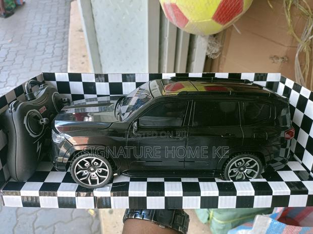 Landcruiser Remote Controlled Toy Car - thumbnail 3