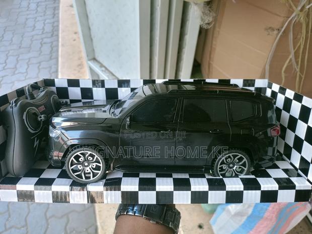 Landcruiser Remote Controlled Toy Car - thumbnail 7
