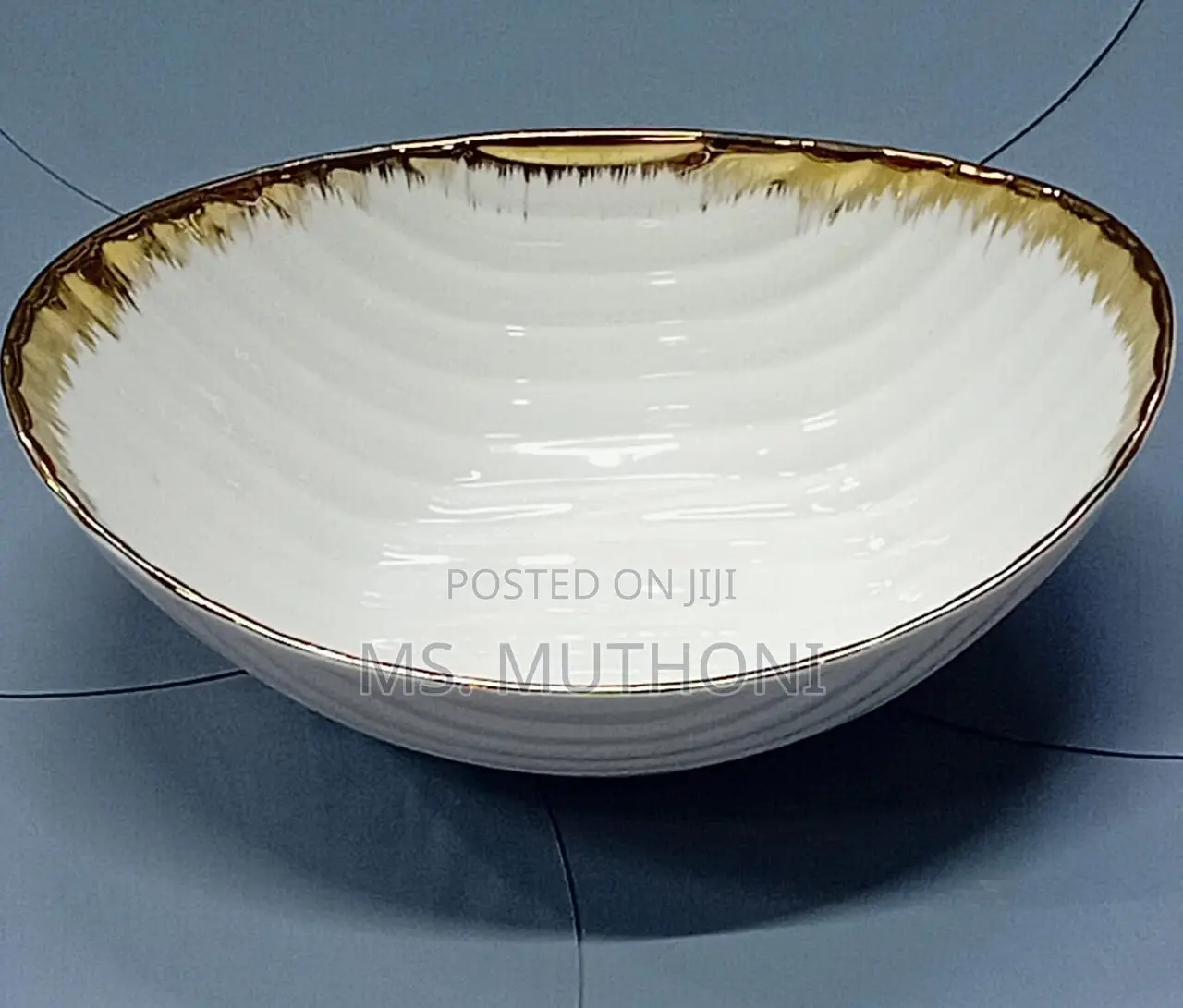 27cm(10.5") Oval Ceramic Serving Bowl With a Gold Effects*