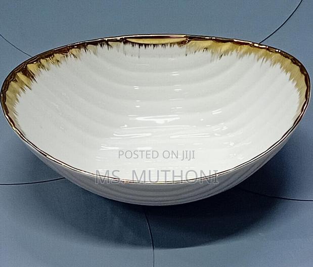 27cm(10.5") Oval Ceramic Serving Bowl With a Gold Effects* - thumbnail 2