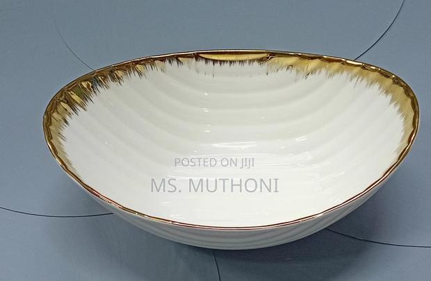 27cm(10.5") Oval Ceramic Serving Bowl With a Gold Effects*