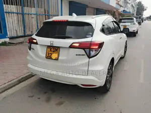 Honda Vezel 2013 White