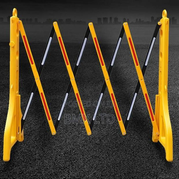 High Visibility Expandable Barrier Gate For Crowd Control