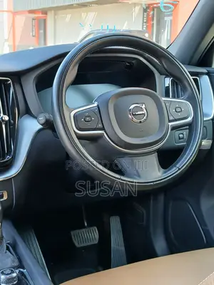 Volvo XC60 T5 Momentum AWD 2018 White