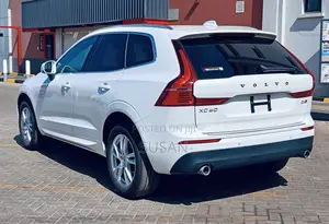 Volvo XC60 T5 Momentum AWD 2018 White
