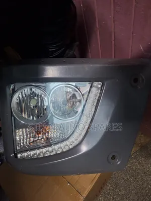 Mitsubishi Fuso Fj Headlight and Corner Bumper