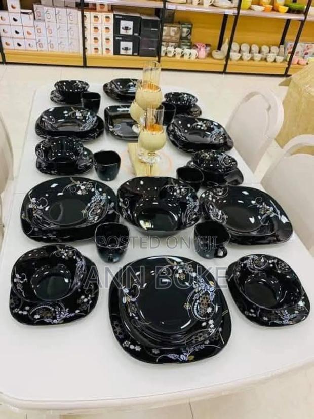 *38 PCS Black Dinner Set
6 PCS Dinner Plates11"Inches