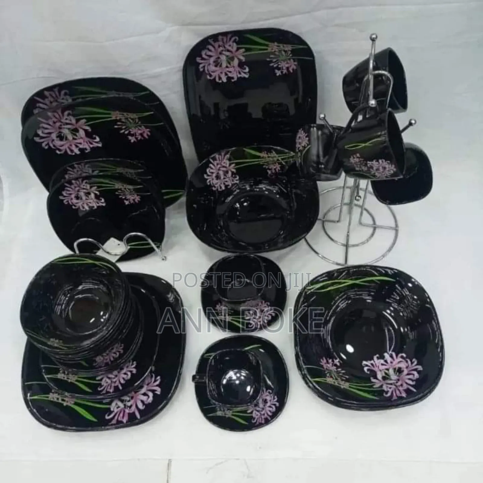 *38 PCS Black Dinner Set 
 6 PCS Dinner Plates11"Inches