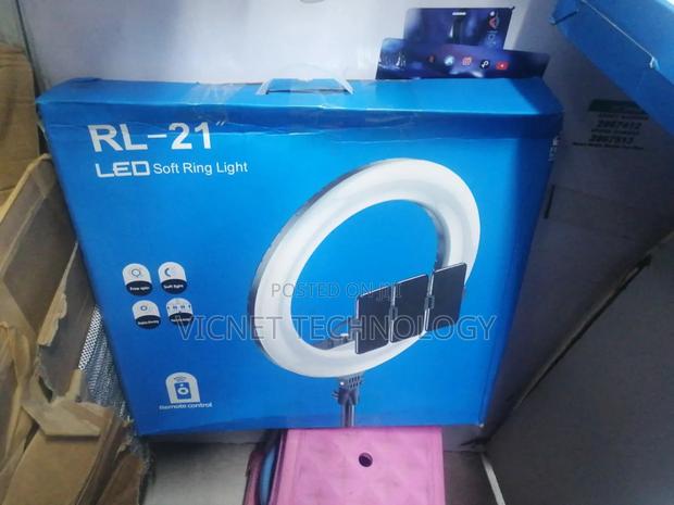 21 Inch 3 Phone Holder Ring Light - main view