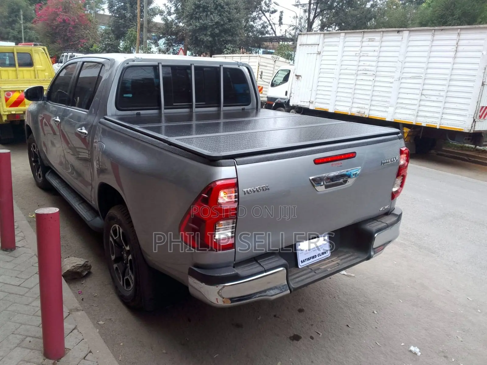 The Hard Tri-Fold Tonneau Cover Is a Premium Bed Cover