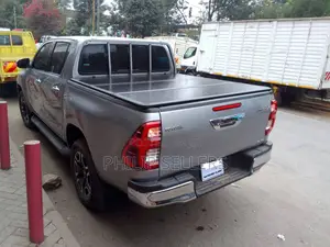 The Hard Tri-Fold Tonneau Cover Is a Premium Bed Cover