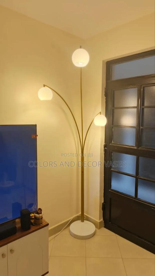 3 Light Lamp Shade Stand in Gold - main view