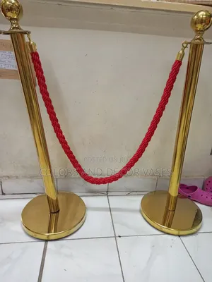 Barrier Stand in Gold