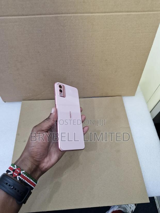 Nokia C32 128 GB Pink - thumbnail 3