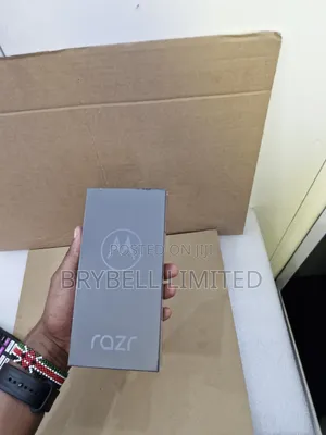 New Motorola Razr 2022 256 GB Gray