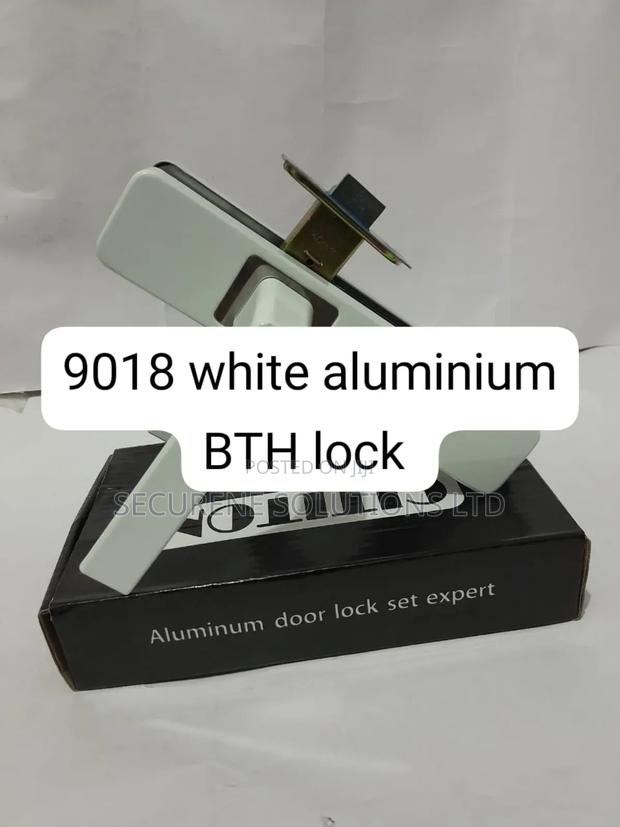 9018 White Aluminium BTH Lock White,Silver and Flush