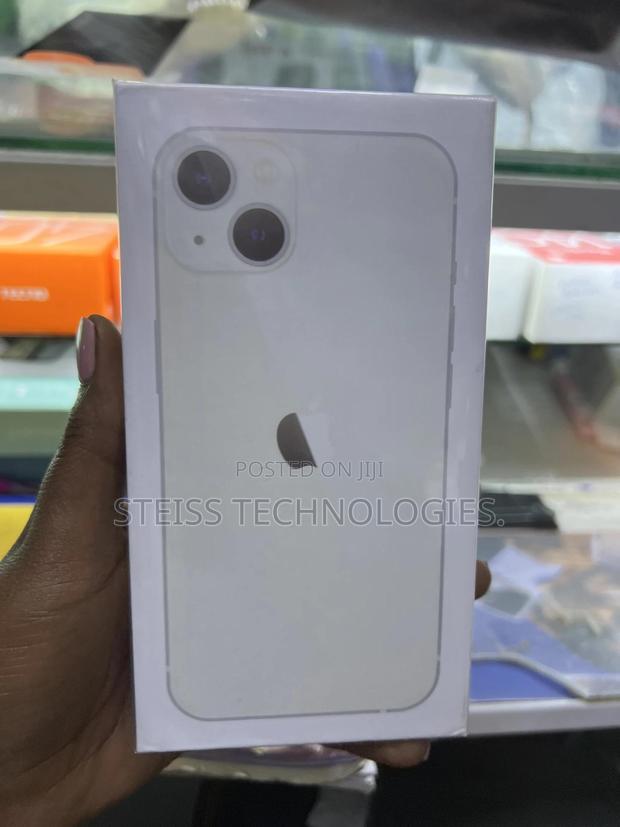 New Apple iPhone 13 128 GB White - main view